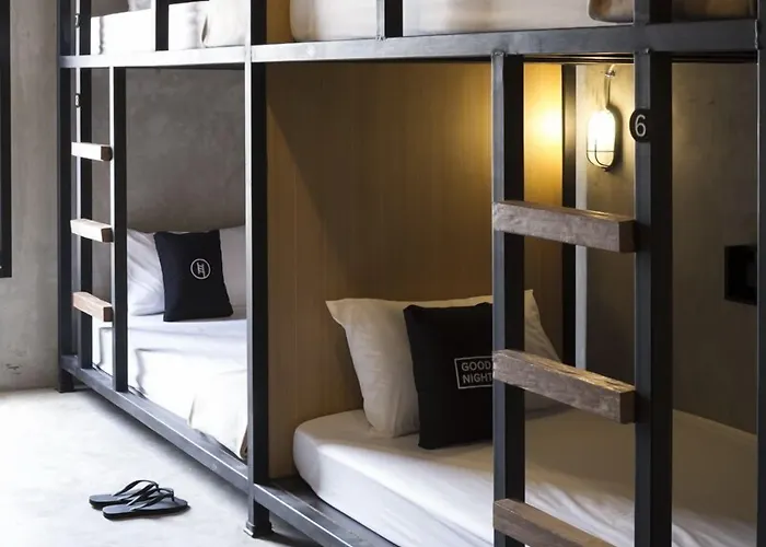 Bed Station Ratchthewi Ostello